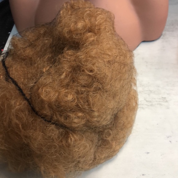 Brand new stylish blonde Afro wig - Picture 4 of 5